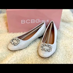 BCBG Girls size: 1 / Silver dress shoes